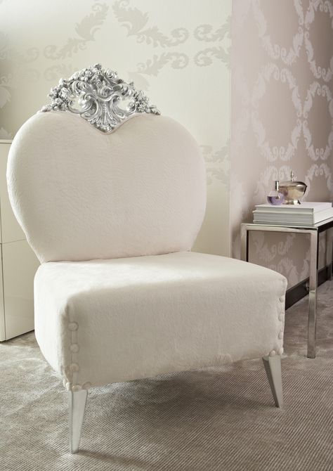 Beautiful chair with heart-shaped back with ornate top & buttons on seat. Shared by Where YoUth Rise. Vanity Chair, White Chair, Beautiful Chair, Take A Seat, Beauty Room, Beautiful Furniture, Sofas And Chairs, My New Room, Tron