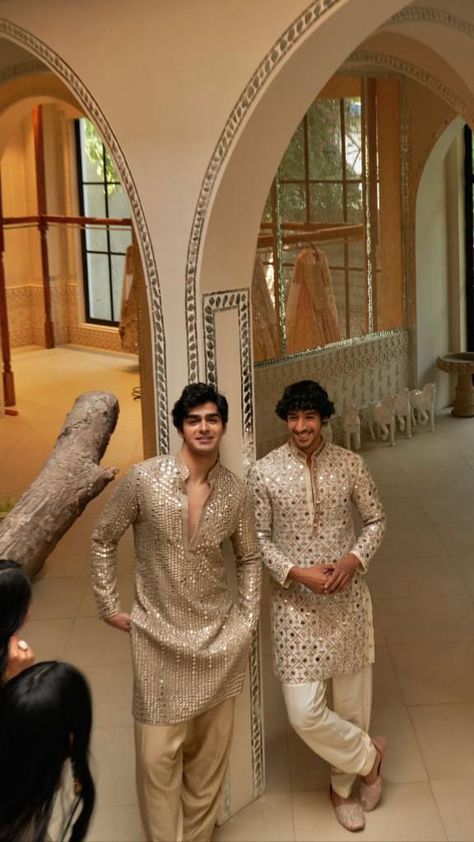 Bollywood Men Outfit, Bollywood Wedding Outfit Men, Mehndi Dresses For Boys For Men, Bride Brother Outfit Indian, Indian Groom Wedding Outfit, Indian Groom Wear Wedding Sherwani, Golden Kurta For Men, Mens Indowestern Outfits Wedding, Indian Wedding Outfits Men