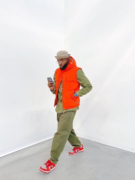 Orange Puffer Vest Outfit, Puffer Vest Outfit Men, Vest Men Outfit, Sophisticated Streetwear, Winter Outfits Men Streetwear, Olive Green Outfit, Orange Puffer Jacket, Vest Outfits Men, Puffer Vest Outfit