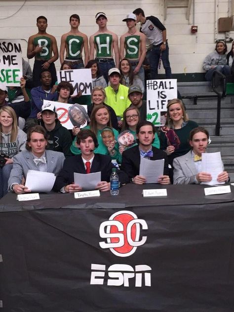 High school student sections get creative for games Pep Rally Themes, Rally Games, Rally Idea, Pep Club, High School Games, Student Section, School Spirit Week, School Spirit Days, Theme Nights