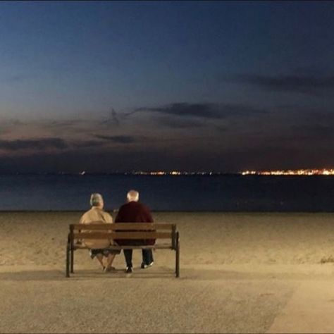 Old Couple In Love, Grandpa Aesthetic, Old People Love, Cute Old Couples, Grow Old Together, Growing Old Together, Grow Old, Old Couples, Art Of Love