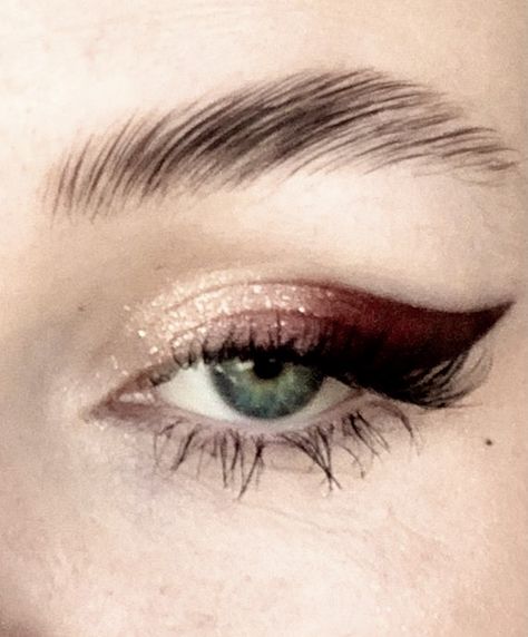 Maroon Hoco Makeup, Makeup For Green Eyes Red Hair, Goth Cottagecore Makeup, Red Black And Silver Makeup, Black And Maroon Makeup, Edgy Prom Makeup, Reputation Eyeshadow, Silver Red Makeup, Dark Red Prom Makeup