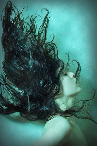 Hair floating Under Water Portrait, Curly Hair Underwater, Hair Floating In Water, Hair In Water, Coming Out Of Water, Floating Woman, Underwater Hair, Narrative Painting, Hair Floating