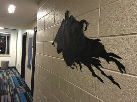 ". . . a Dementor . . ." | This Harry Potter-Inspired Residence Hall Is the… Spring Classroom Door Decorations, Harry Potter Dorm, Harry Potter Weekend, Harry Potter Ideas, Harry Potter Display, Harry Potter Halloween Decorations, Spring Classroom Door, Classroom Door Decorations, Harry Potter Party Decorations