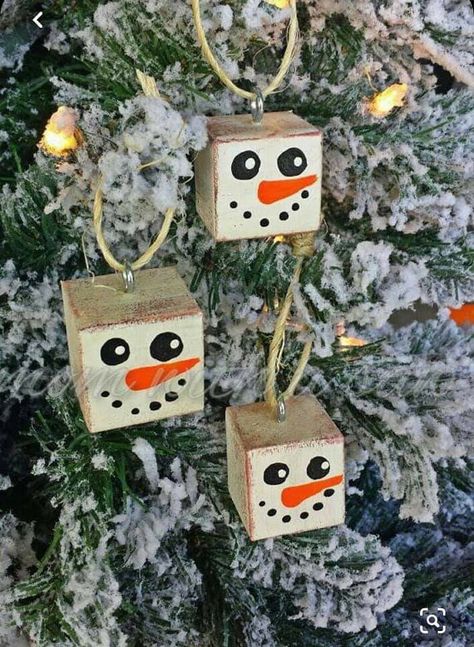 Decorating With Snowmen, Wooden Snowman, Wooden Christmas Decorations, Snowman Ornament, Christmas Wood Crafts, Christmas Ornaments Homemade, Snowman Ornaments, Christmas Ornament Crafts, Christmas Ornaments To Make