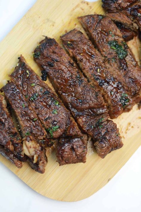 Cooking Sirloin Steak, Cook Sirloin Steak, Steak In A Pan, Top Sirloin Steak Recipe, Sirloin Steak Recipe, Sirloin Recipes, Sirloin Tip Steak, Sirloin Steak Recipes, Steak In Oven