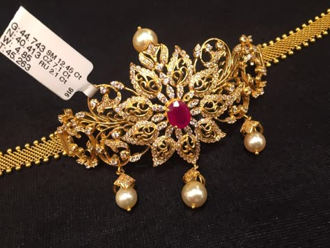 Bajubandh Choker Cum Bajubandh Designs, Gold Bajuband Design Indian, Bajuband Designs Gold, Bajubandh Design Gold Latest, Bajubandh Design Gold, Vanki Designs Jewellery, Gold Jewels Design, Gold Jewelry Outfits, Choker Necklace Designs