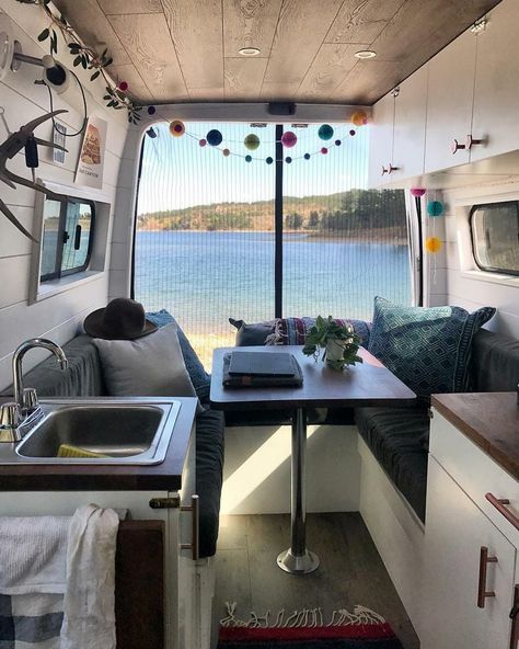 I love this van interior, especially the bug net! It makes the layout of campervan look so much more open. #vanlife goals. Kombi Trailer, Minivan Camper Conversion, Best Campervan, Vans Vintage, Van Vw, Volkswagen Camper Van, Diy Campervan, Conversion Van, Sprinter Van Conversion