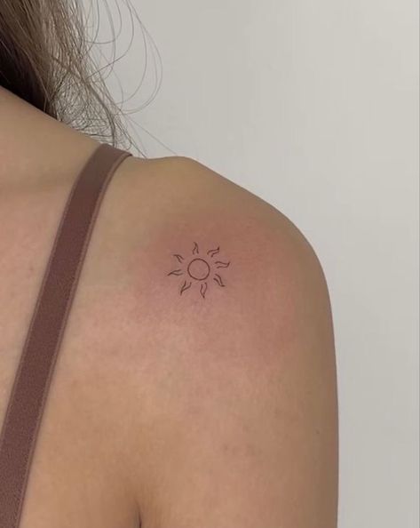 Hawaiian Collar Bone Tattoo, Sunshine Shoulder Tattoo, Tiny Unique Tattoos, Small Elegant Tattoos, Tattoos Japanese, Tattoos Watercolor, Tattoos Traditional, Tattoos Sleeve, Boho Tattoos