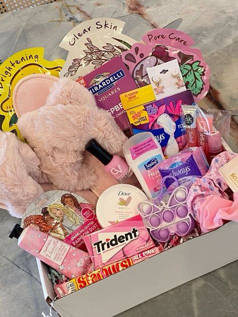 Period Gifts For Daughter, Period Box Ideas For Daughter, 1st Period Gift Basket, Period Box Ideas For Girlfriend, Period Kit For Daughter, Period Basket For Daughter, First Period Gift Ideas, Period Basket For Girlfriend, Gift Basket For Daughter