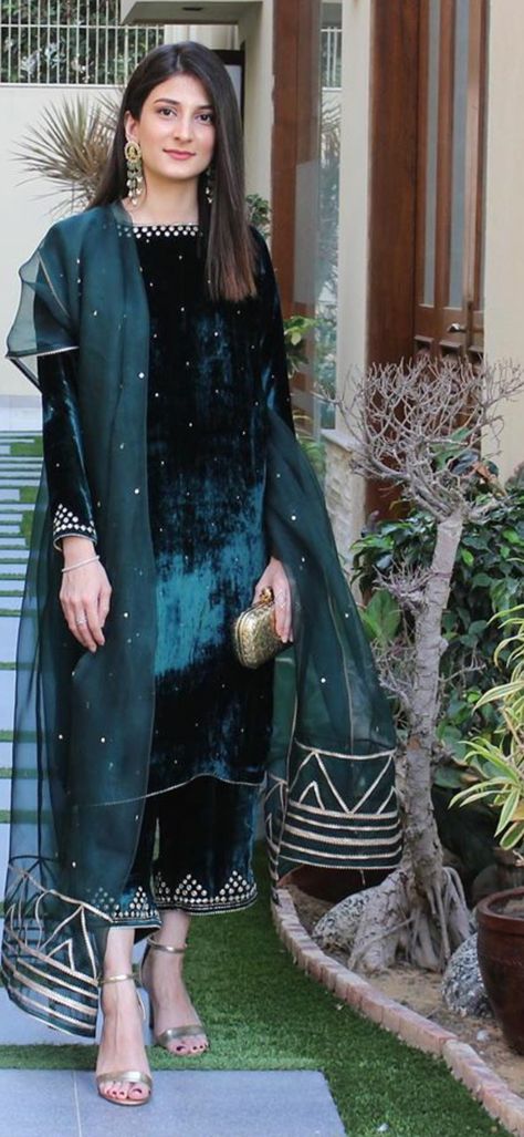 Valvet Shirts Designs, Velvet Plain Suit Design, Plain Velvet Dress Designs Pakistani, Valvet Suite Design Simple, Plain Velvet Suit Design, Velvet Dress Designs Pakistani, Velvet Suit Designs Pakistani, Velvet Party Dress Classy, Latest Velvet Suit Designs