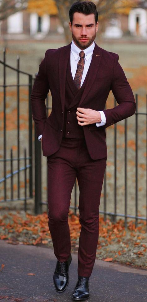 Burgundy Suit Wedding, Burgundy Groom, Guys Prom Outfit, Coat Pant For Men, 3 Piece Suit Men, Green Suit Men, Burgundy Wedding Theme, Planning Notebook, Green Wedding Suit