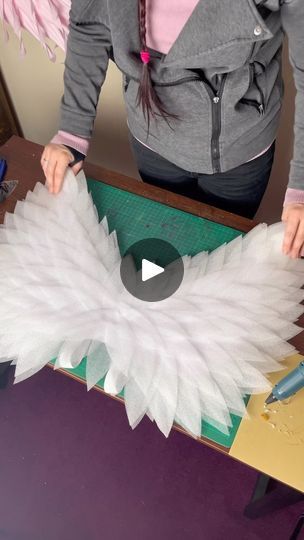 Diy Wings For Kids, Diy Angel Costume For Kids, Diy Angel Wings Wall, Diy Feather Wings, Diy Angel Wings Easy, How To Make Angel Wings, Angel Wings Easy, Kids Angel Costume, Angel Wing Wreath