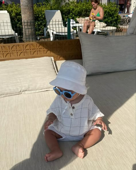 Baby Boy Vacation Outfits, Newborn Boy Summer Outfits, Newborn Summer Outfits Boy, Baby Kicking, Baby Boy Summer, Baby Dino, Baby Inspiration, Baby E