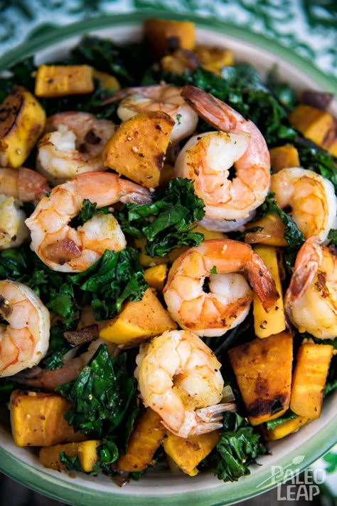 Shrimp Sweet Potato, Kale Bowl, Sweet Potato And Kale, Paleo Seafood, Sweet Potato Kale, One Skillet Meals, Kale Recipes, Bowls Recipe, Shrimp Recipes