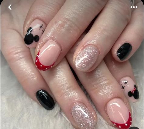 Nail Ideas Disney, Disney Nails Short, Summer Disney Nails, Disney Nail Ideas, Disney Princess Nail, Mickey Mouse Nail Art, Disneyland Nails, Mouse Nails, Disney Nail Designs