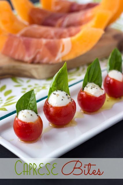 Pesto Appetizers, Fun Appetizers, Caprese Bites, New Years Appetizers, Holiday Appetizers Easy, Decorações Com Comidas, Italian Appetizers, Cold Cuts, Summer Appetizer