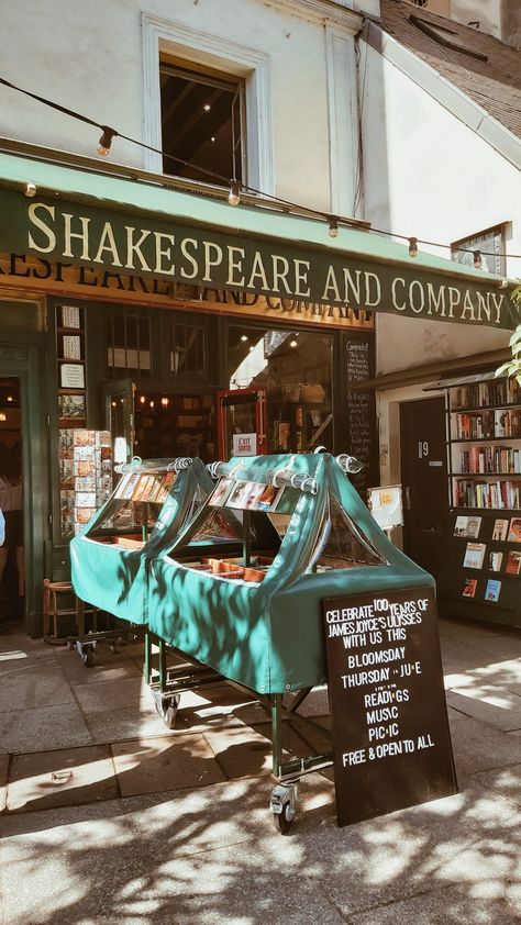 Shakespeare And Company Book Store Paris Shakespeare Library Paris, Paris Shakespeare And Company, Shakespeare Bookstore, Rain Paris, Shakespeare And Company Paris, Gertrude Stein, Fake Dating, Europe 2024, Paris Books