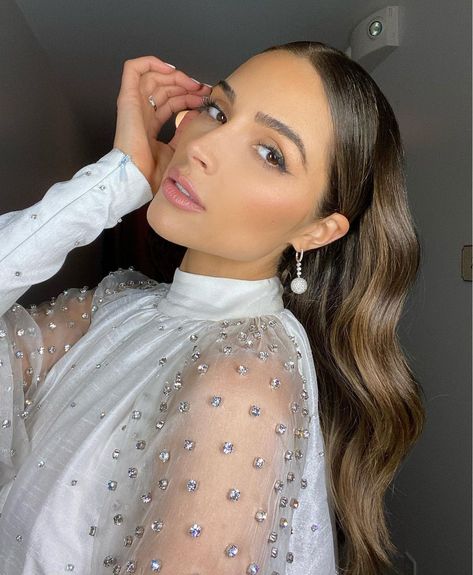 Olivia Culpo Hair, Nye Hairstyles, Wedding Hair Front, Celebrity Hair Trends, Bristle Hair Brush, Boar Bristle Hair Brush, Guest Hair, Wedding Guest Hairstyles, Slicked Back Hair