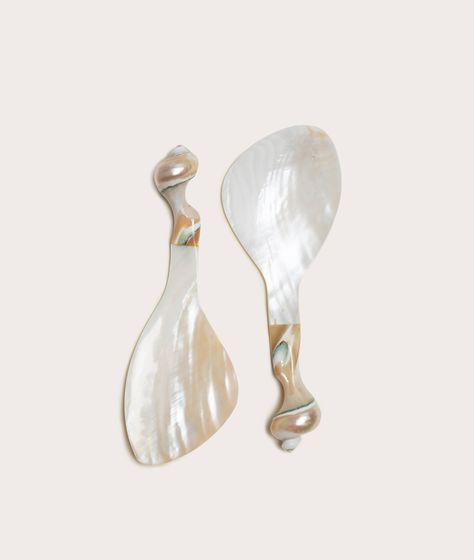 Gohar World introduces our highly anticipated serve-ware. Serve up something special with these large mother pearl joined spoons. Set of two Gohar World, Sea Core, Time Craft, Arts And Crafts House, Fall Mood, Lesbian Wedding, Elegant Dining, Interior Trend, Fashion World