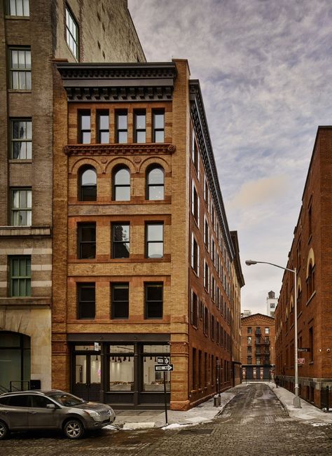 Tribeca Loft – 1892 Building Transformed into a Home in St Hubert 10, NY Facade Brick, Apartment Building Exterior, Appartement New York, Apartment Facade, Penthouse Interior Design, Penthouse Interior, Apartments Exterior, Tribeca Loft, Apartment Exterior