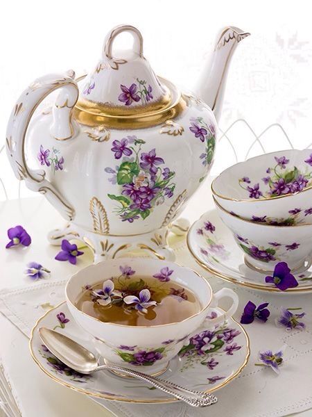 طقم شاي, English Tea, Teapots And Cups, China Tea Cups, Tee Set, My Cup Of Tea, Best Tea, Chocolate Pots, Tea Service