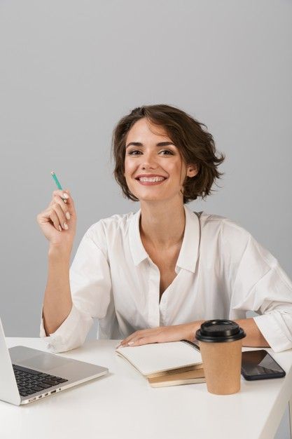 Wall Sitting, Make Money Easy, Business Portraits Woman, Business Portrait Photography, Teacher Photo, Women Laughing, Business Pictures, Corporate Portrait, Woman Posing