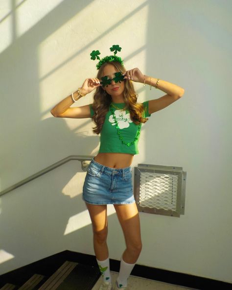 red head, spirit week, st pattys, what to wear on st patricks day, green outfits, grene school colors, College Day Party Outfit, St Patricks Day Outfits Women, St Patrick Day Outfit, Saint Pattys Day Outfit, Saint Patrick’s Day Outfit, St Patricks Day Outfits, St Patricks Outfit, St Pattys Day Outfit, Chicago Outfit