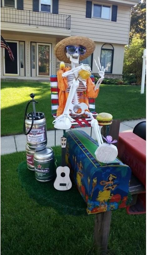 Funny Mailboxes, Cool Mailboxes, Unique Mailboxes, Mailbox Decor, Halloween Yard, Outdoor Halloween, Halloween Outdoor Decorations, Halloween Skeletons, Hallows Eve