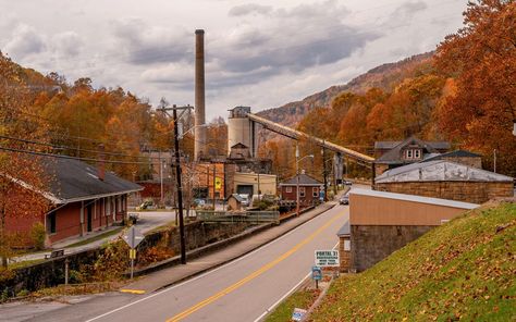 Editing Work, Eastern Kentucky, Mining Town, Western Nc, Railroad History, Coal Mining, Model Railway, Online Photo Editor, Blue Ridge