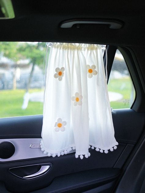 Cute flower, bear car window sunshade curtain. Size: 48*74cm Please contact me if you have any question. Sew Car Accessories, Car Accessories Backseat, Studio Ghibli Car Decor, Flower Car Accessories, Cute Car Ideas Decor, Cute Inside Of Car, Unique Car Decor, Car Nessesities, Indie Car Decor