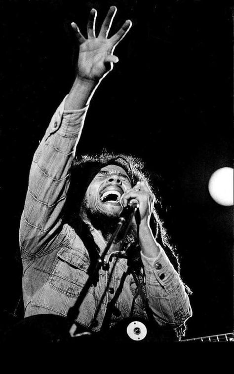 Bob Marley Tattoo, Bob Marley Print, Image Bob Marley, Bob Marley Legend, Bob Marley Pictures, Musician Portraits, Robert Nesta, Nesta Marley, Bob Marley Quotes