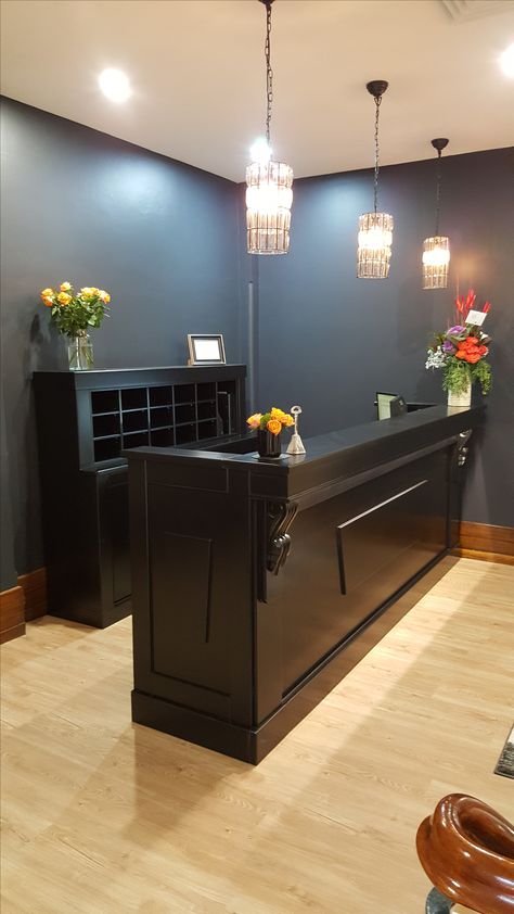 Black retro style reception desk with pigeon holes behind Tattoo Reception Desk, Tattoo Shop Reception Area, Vintage Reception Desk, Reception Desk Design Entrance, Tattoo Studio Decoration, Shades Tattoo, Reception Desk Diy, Black Reception Desk, Office Open Space