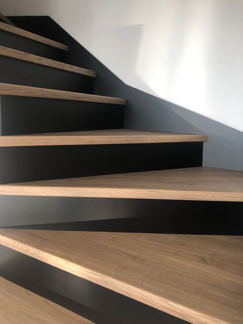 Transition Flooring, Black Stairs, Stairs Design Interior, Building Stairs, House Staircase, Interior Staircase, Painted Stairs, Wood Stairs, Living Room Design Decor