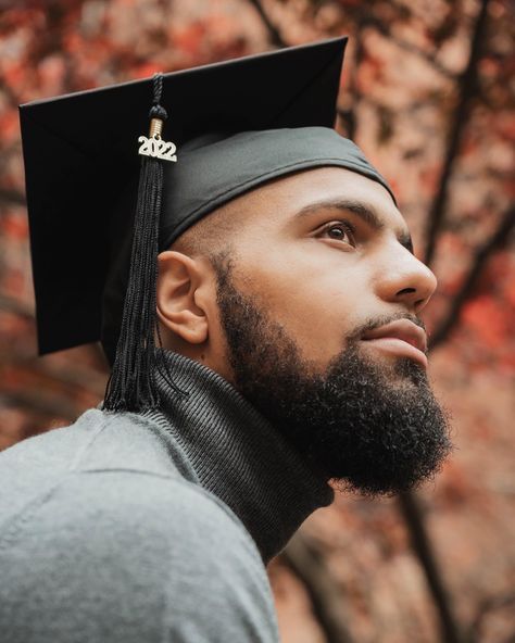 Male in graduation cap with colorful background Graduation Pose Ideas, Male Graduation, High School Graduation Photos, Graduation Pose, High School Graduation Pictures, College Grad Photos, Photographer Content, Cap And Gown Pictures, Graduation Pic Ideas