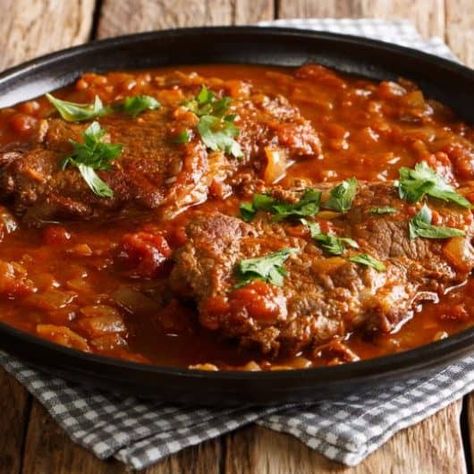 Pioneer Woman Swiss Steak Pioneer Woman Swiss Steak Recipe, Oven Baked Swiss Steak, Swiss Steak In Oven, Easy Crockpot Swiss Steak, Swiss Steak Recipes Skillet, Baked Swiss Steak, Crockpot Swiss Steak Recipes, Swiss Steak Crockpot, Swiss Steak Recipes