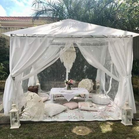 Diy Boho Tent Outdoor, Gazebo Tent Ideas Backyard, Diy Gazebo Decorating Ideas, Gazebo Tent Decorating Ideas, Gazebo Party Ideas, Boho Tent Party, Outdoor Tent Party Backyards, Backyard Tent Party, Backyard Tent Ideas