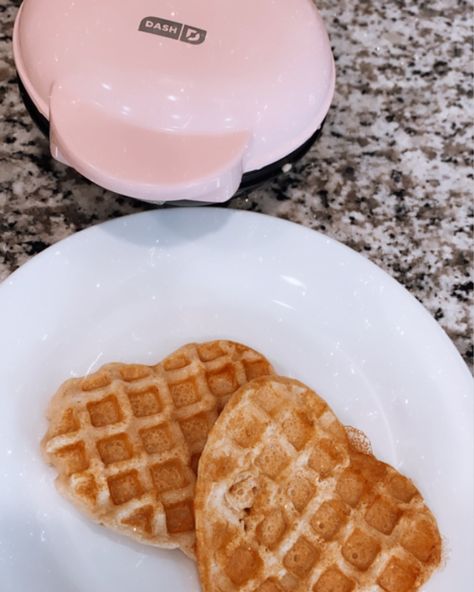 Aesthetic Waffle Maker, Pink Waffle Maker, Mini Waffle Maker Aesthetic, Mini Heart Waffles, Cute Waffle Maker, Waffle Maker Aesthetic, Heart Waffle Maker, Maker Aesthetic, Heart Waffles