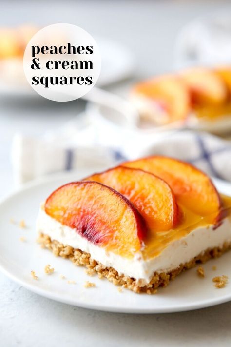 These peaches and cream delight squares are a delicious treat for a crowd! Bake Flat Cakes, Cherry Chip Cake, Peach Delight, Completely Delicious, Flat Cakes, Summer Sweets, Dump Cakes, Square Recipes, Peaches And Cream