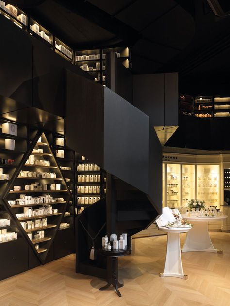 Perfume shop Senteurs d'Ailleurs in Brussels, Belgium. Black staircase. Victoria’s Secret Fashion Show, Black Staircase, Jewelry Store Design, Perfume Display, Perfume Shop, Luxury Perfumes, Spatial Design, Perfumes For Women, Perfume Store