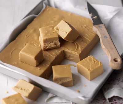 Ultimate Fudge Recipe - This is one of our oldest and most treasured recipes, loved through the generations! Makes a great homemade gift.    You can make it too! Click for the recipe » Carnation Fudge, Caramel Fudge Recipe, Fudge With Condensed Milk, Carnation Caramel, How To Make Fudge, Chocolate Candy Cake, Fudge Recipes Chocolate, Caramel Fudge, Chocolate Snacks