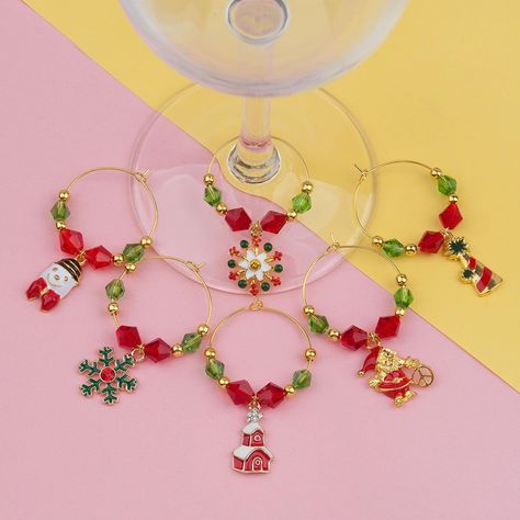 Christmas Candleholders, Wine Bottle Charms, Dangle Earrings Wedding, Holiday Wine, Types Of Gifts, Snow Flake, Glass Charms, Christmas Gift Decorations, Wine Glass Charms