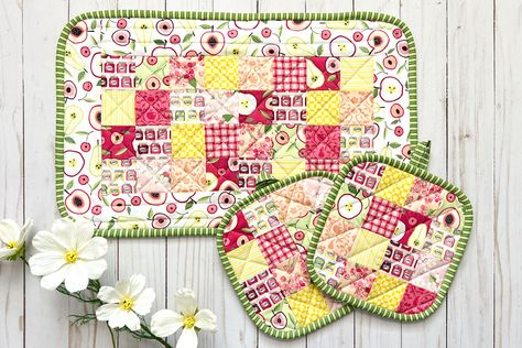 Orchard – Hot Pad and Trivet Set – Riley Blake Designs Hot Pads Diy, Trivets Diy, Bow Clutch, Classic Quilts, Diy Quilt, Hot Pad, Quilting For Beginners, Panel Quilts, Free Quilting