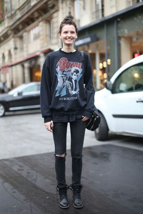 Bowie. Model off duty Styl Grunge, Martens Outfit, Doc Martens Outfit, Outfit 2020, Tokyo Street Fashion, Model Street Style, Bohol, Grunge Look, Model Look