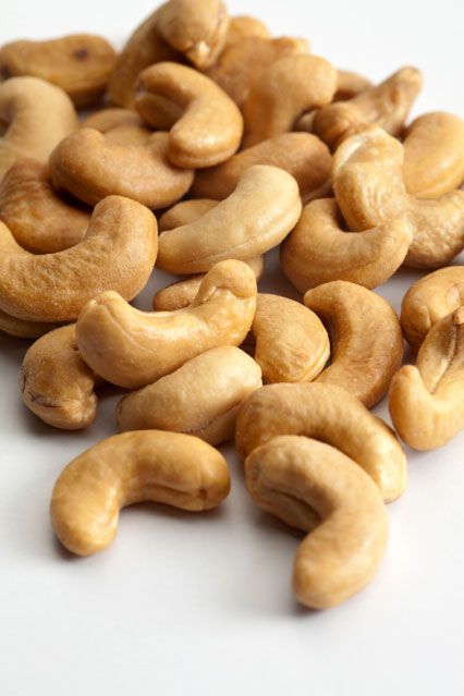 Cashews Benefits, Health Benefits Of Almonds, Almond Benefits, Snacks Under 100 Calories, Web Stories, Filling Snacks, Iron Rich Foods, Nutritious Snacks, Cashew Nut