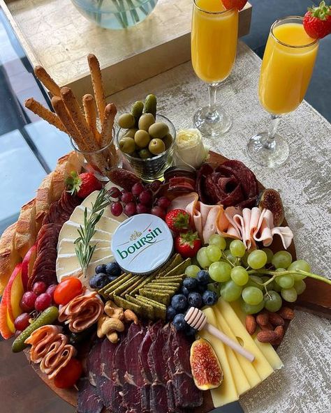 Halal Charcuterie Board, Cutlery Board, Charcuterie Board Aesthetic, Thanksgiving 2024, Board Aesthetic, Soul Food Dinner, Halal Recipes, Food Dinner, Place An Order