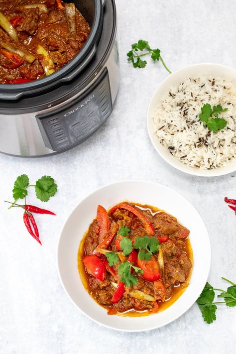 This slow cooker lamb jalfrezi recipe is a delicious spicy lamb curry that's perfect for midweek or a weekend curry night.  It's made in the Crock Pot Express Multi-Cooker which is great as it has pressure cook and slow cook settings! #ad #crocktober #nopressurecooker Jalfrezi Recipe, Slow Cooker Lamb, Curry Night, Homemade Curry, Multi Cooker, Slow Cooked Lamb, Lamb Curry, Slow Cook, Best Slow Cooker