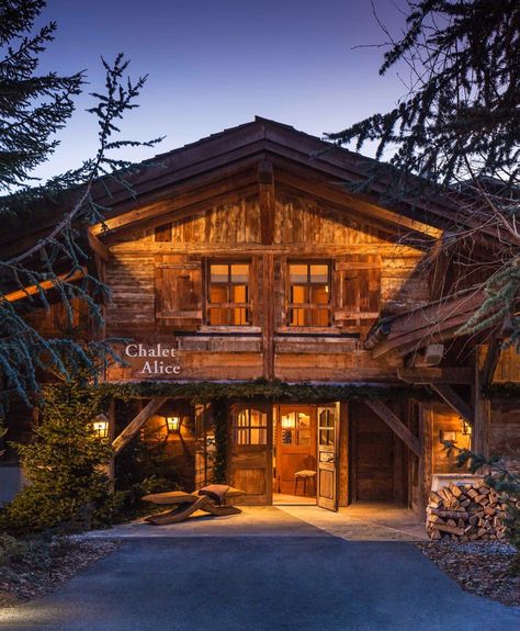 Ski Chalet Interior, Alpine Hotel, Tiny Studio Apartments, Alpine House, Alpine Chalet, Chalet Interior, Earthship Home, Chalet Design, Italy Hotels