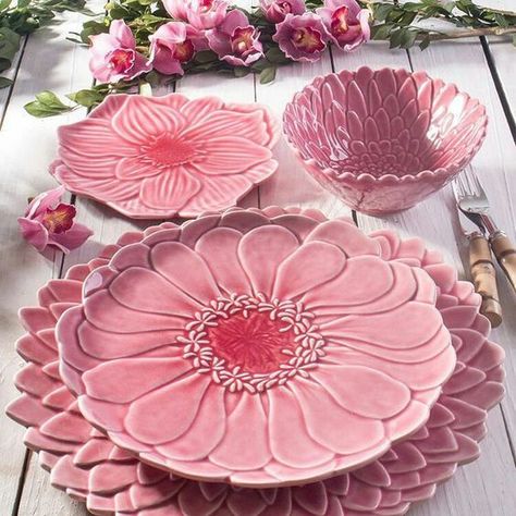 Keramik Design, Pottery Classes, Pink Kitchen, Flower Plates, Tickled Pink, Everything Pink, Ceramic Flowers, Clay Ceramics, Clay Pottery