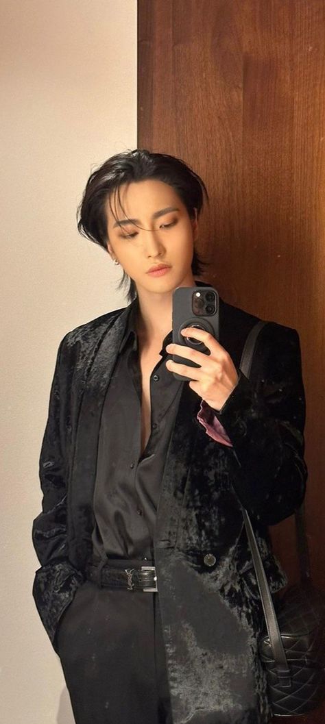 seonghwa ateez wallpaper lockscreen Seonghwa Ateez Wallpaper, Cd Burning, Seonghwa Wallpaper, Ateez Wallpaper, Ateez Seonghwa, Seonghwa Ateez, Fandom Kpop, Park Seong-hwa, Woo Young